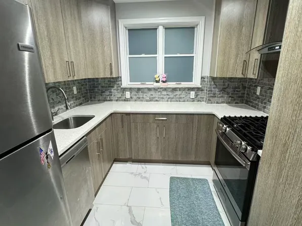 31-12 38th Avenue image 5 of 16