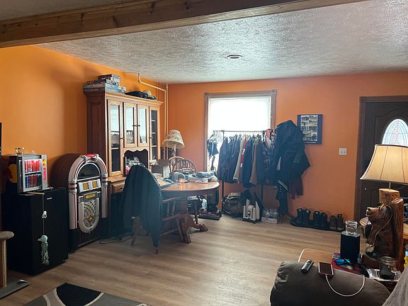 4th image of 541 Cedar St