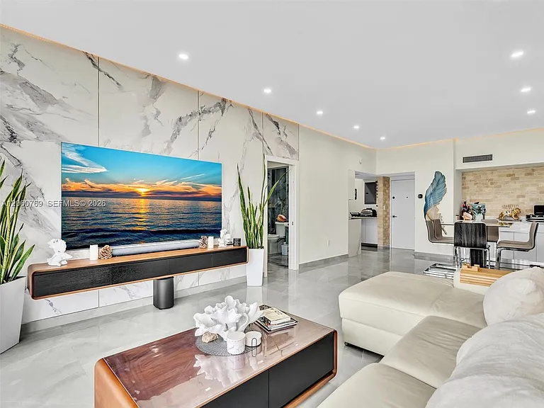 3731 N Country Club Dr #Penthouse 24 — Photo 8