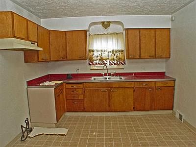 3rd image of 123 Owings St