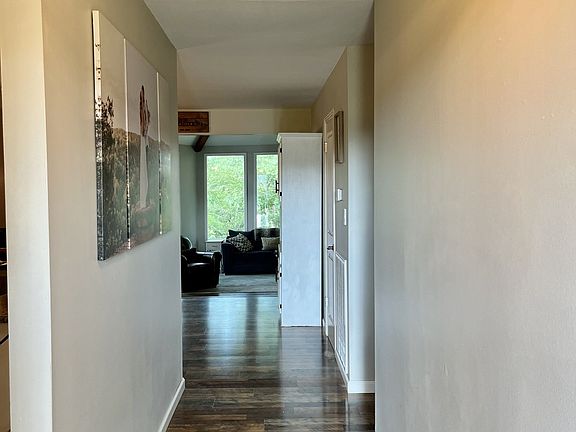 5th image of 1129 Warfield Blvd
