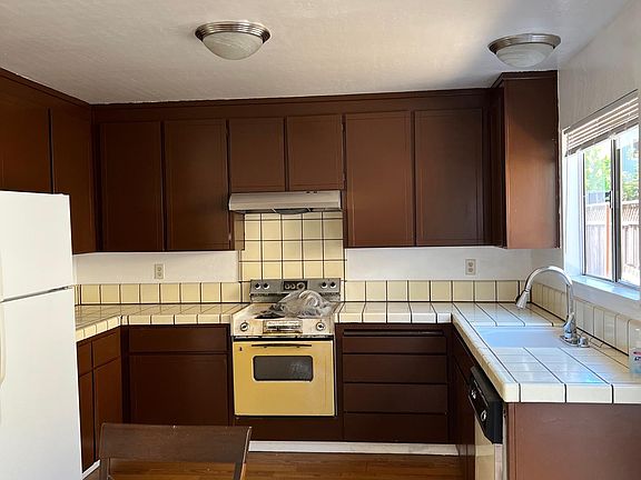 2nd image of 696 Calero Ave