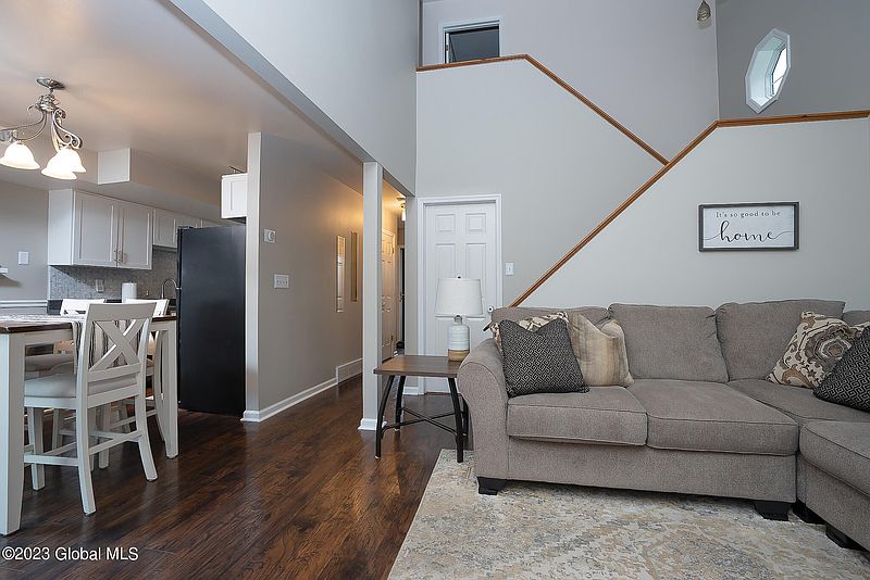 5th image of 123 Marsdale Court