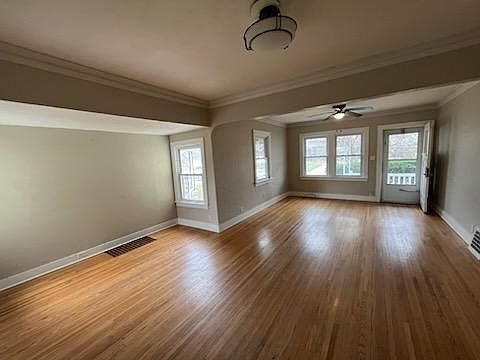 4th image of 800 W Maywood Ave