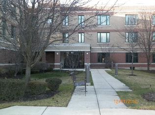 891 Central Ave APT 106, Highland Park, IL 60035