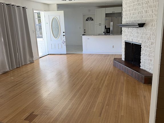 4th image of 215 Woodland Ave