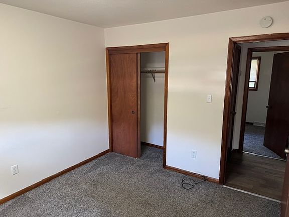 5th image of 122 Hughes Ave