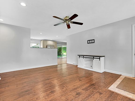 5th image of 1105 Brookside Ln