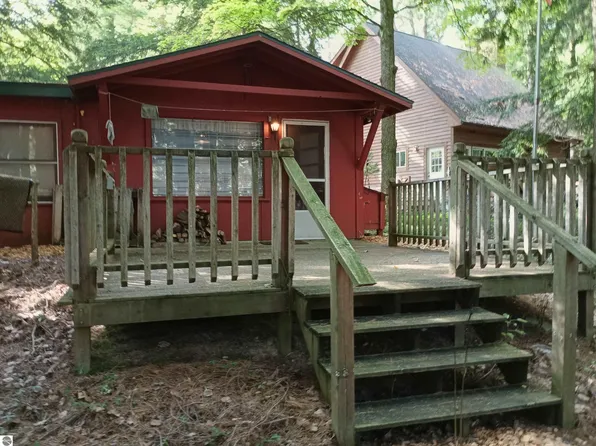 15330 Roaring Brook Dr, Thompsonville, MI 49683
