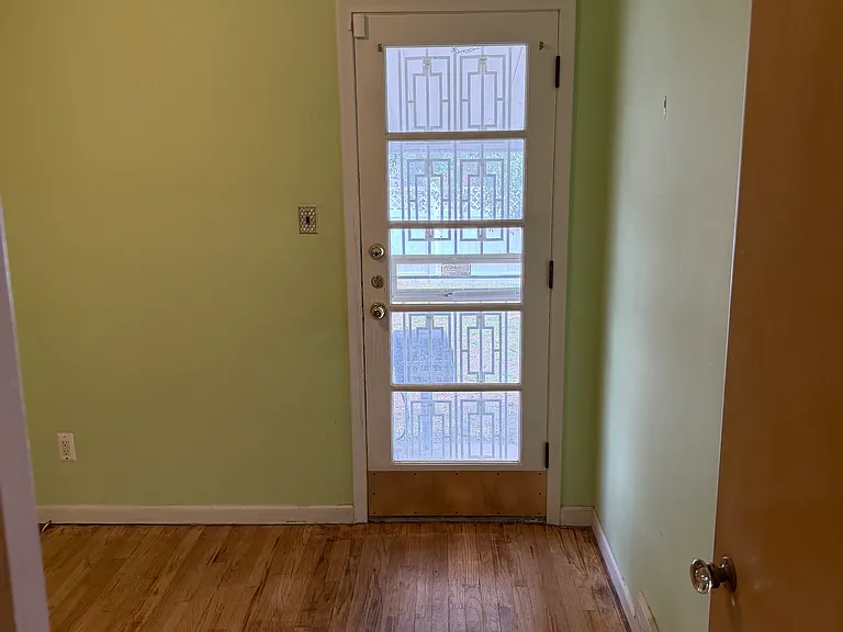 18031 Mott Ave — Photo 16