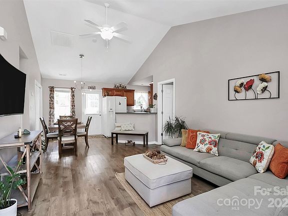5th image of 2524 Gelsinger Ave
