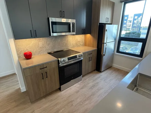 94 Gardner St #2D, West Roxbury, MA 02132