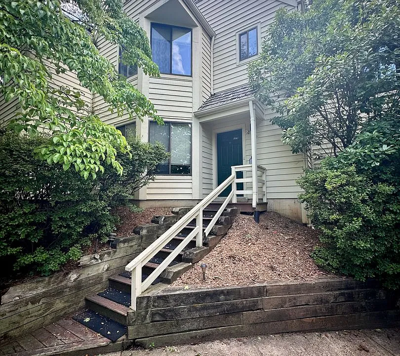 1209 Chatham Rdg