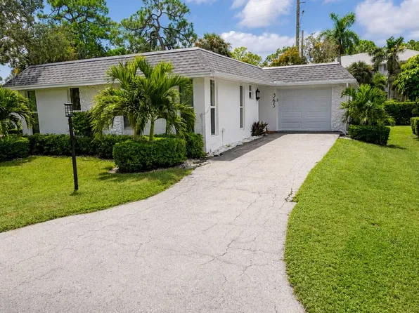 365 Carnaby Ct, Naples, FL 34112