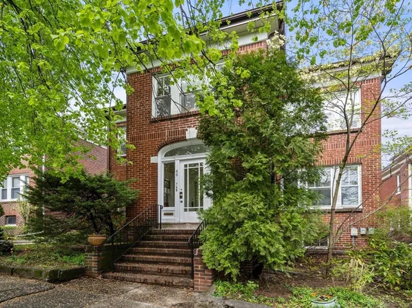 66 Lawton St #1, Brookline, MA 02446