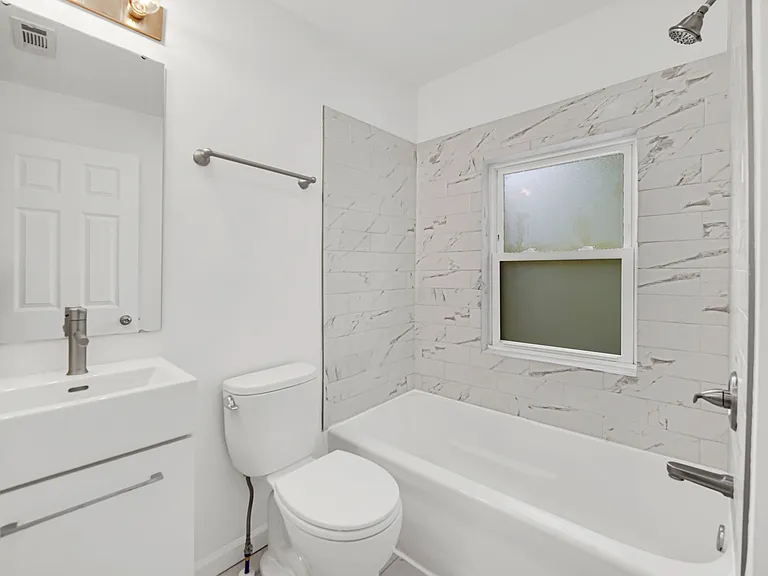 204 Brown St #2 — Photo 8