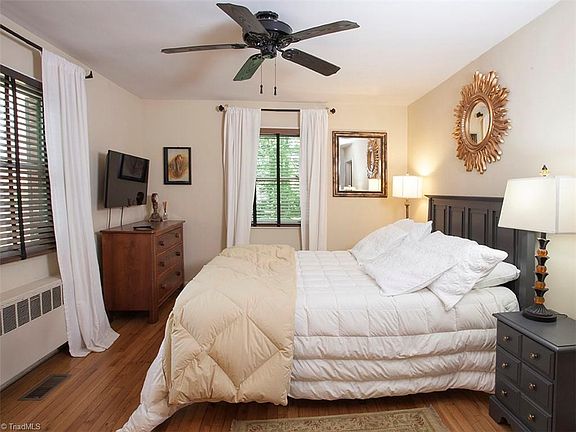 5th image of 1306 Eaton Pl APT B