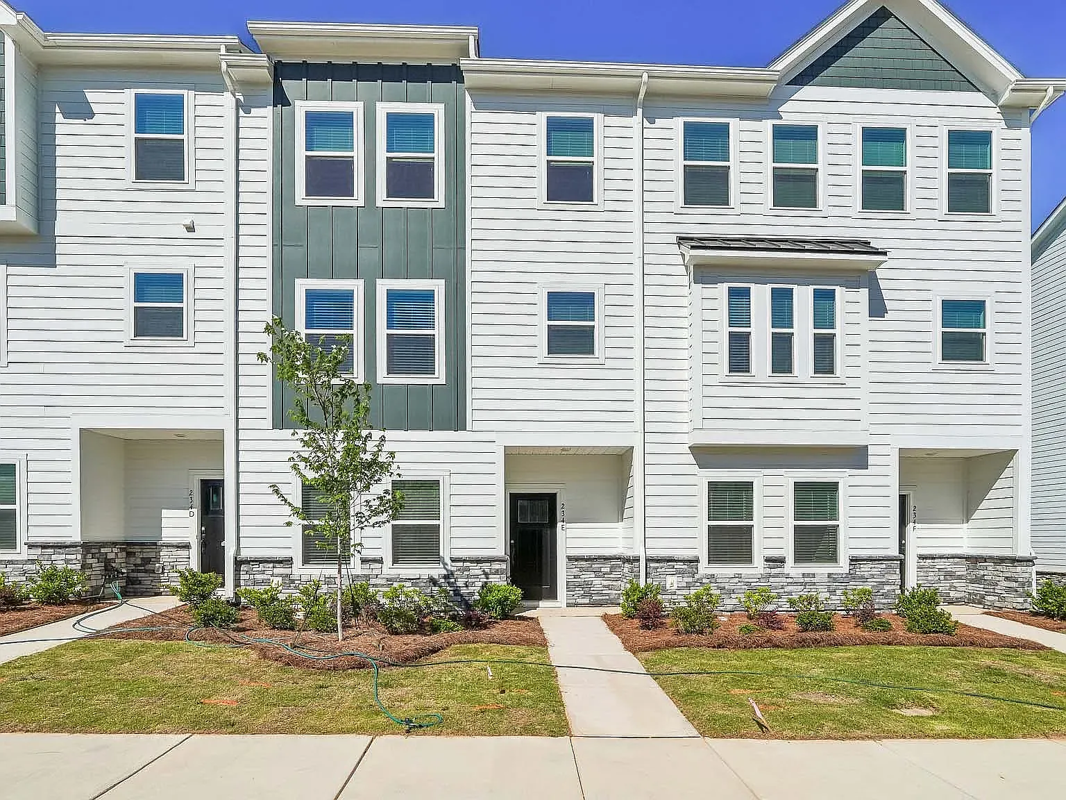 4 bed, 2003 sqft, $2,400 — Photo 1