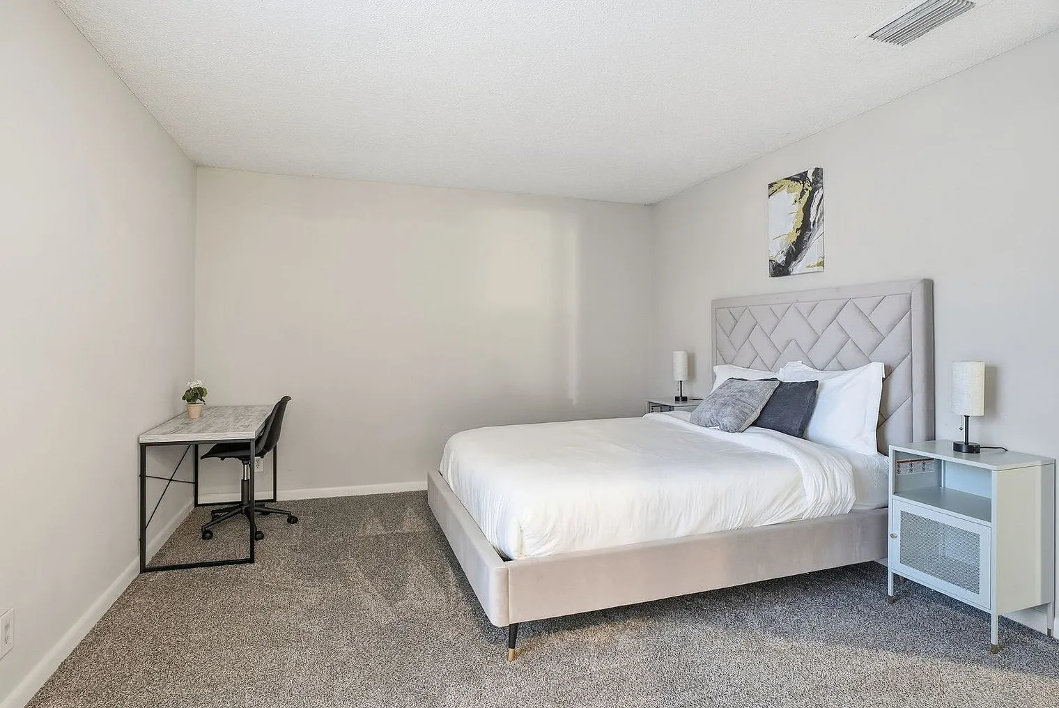 1 bed, 1.5 bath, 11194 sqft, $2,541 — Photo 4