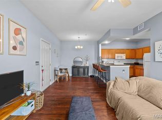 1239 Gardens Circle Dr #I, Saint Louis, MO 63125