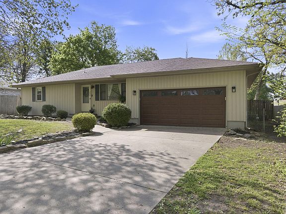 3rd image of 208 W Maple Street