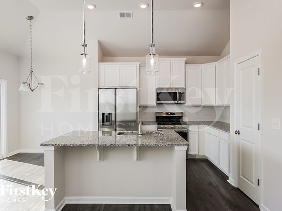 5th image of 901 Birchcrest Way