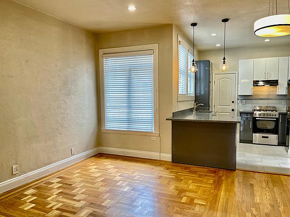 3rd image of 3324 Broderick St #3