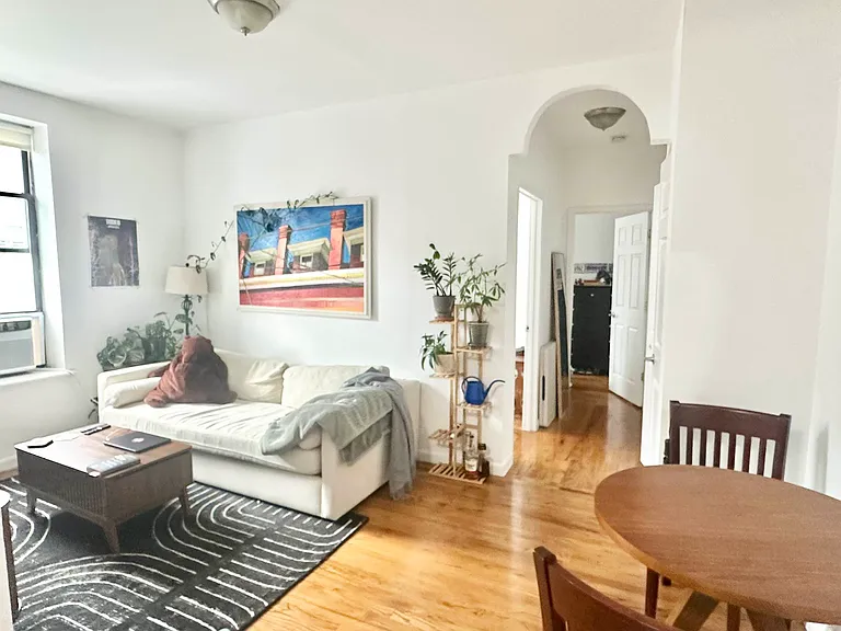 235 E 4th St #5D — Photo 1
