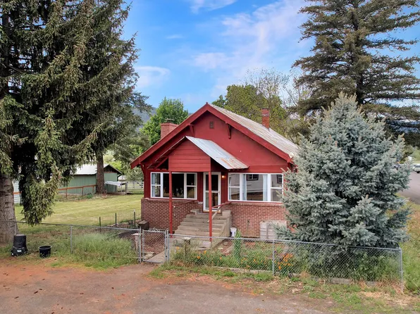 297 Pine St, Halfway, OR 97834