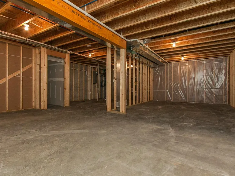 3707 English Glen Ave — Photo 9