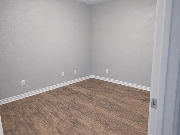 2nd image of 182 Oak Ter #Tx78155