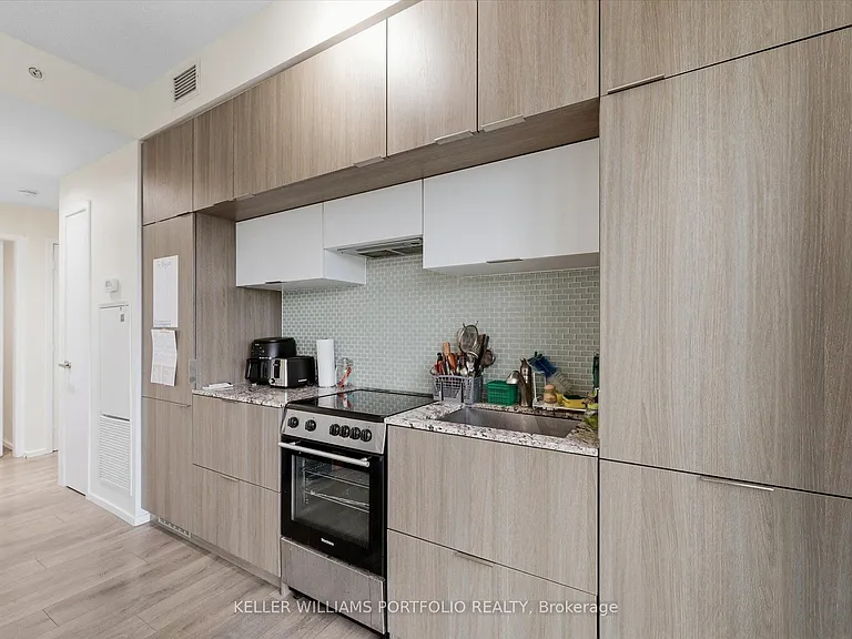 159 Dundas St E #1005 — Photo 12