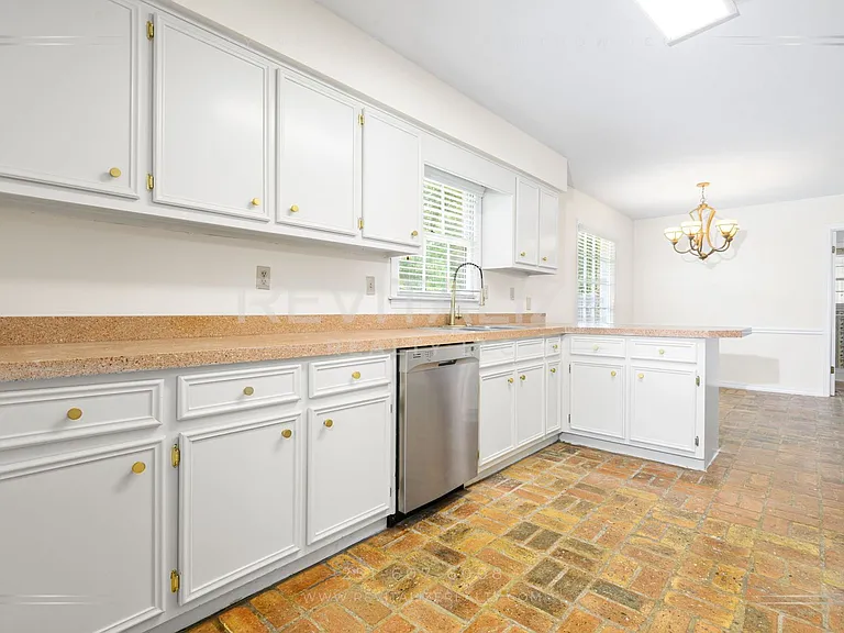 1211 Vendome Dr W — Photo 23