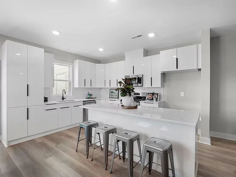 2126 Titanium Rock Rd — Photo 6