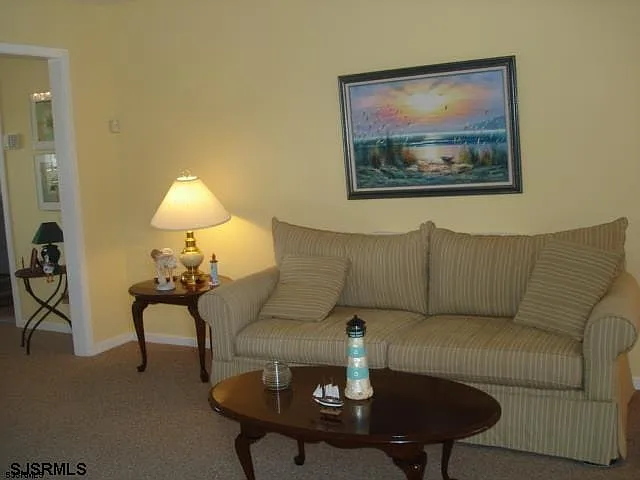 426 Canterbury Ct — Photo 5