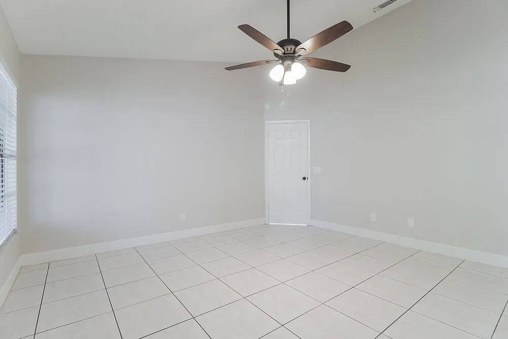 3 bed, 2.0 bath, 1625 sqft, $3,520 — Photo 3