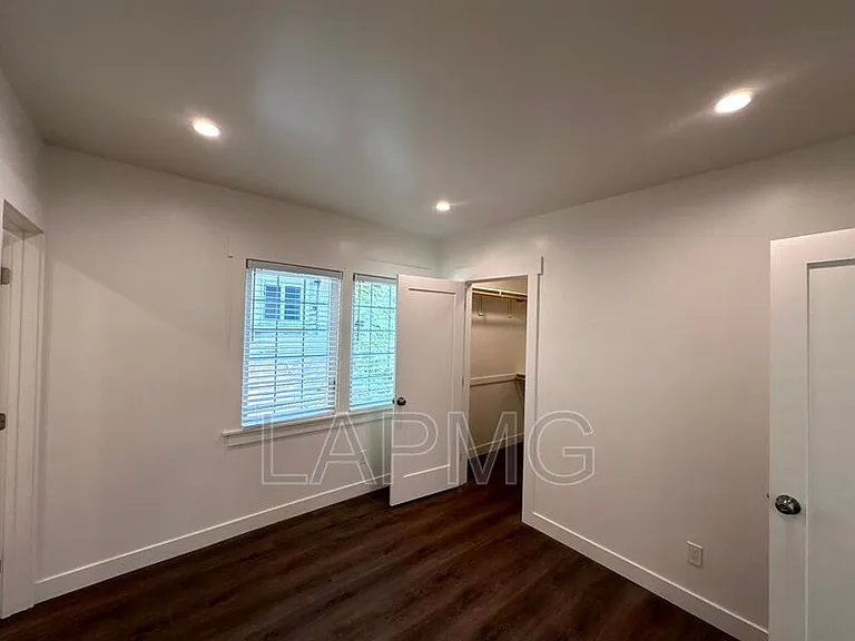 1460 Ricardo St — Photo 23