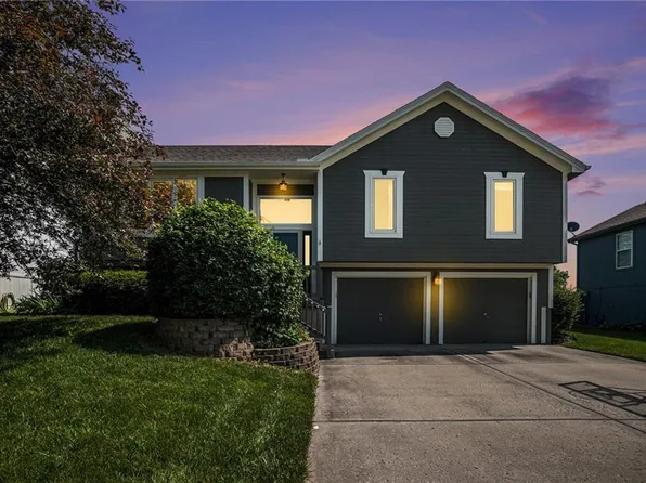 110 Bridgeport Dr, Smithville, MO 64089