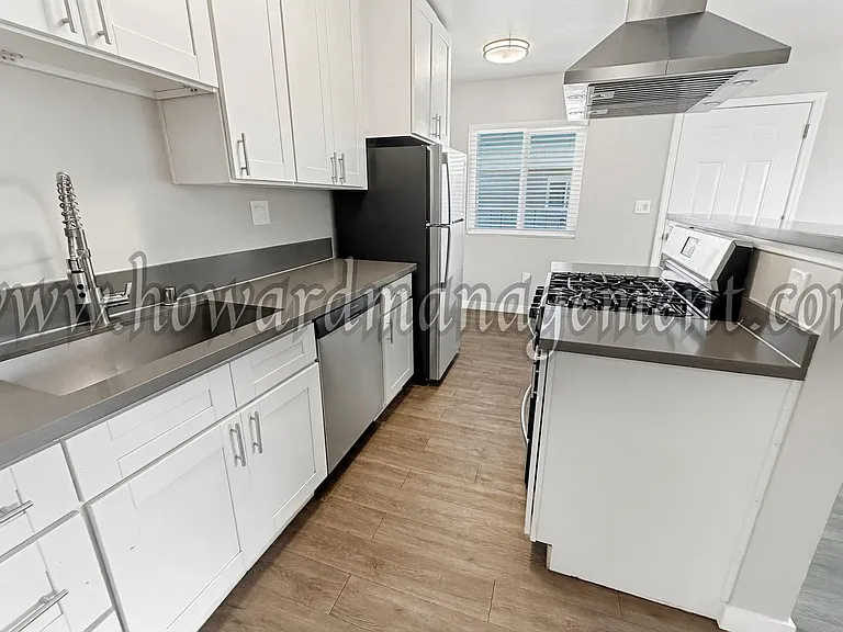 11415 Venice — Photo 4
