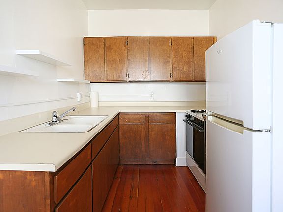 3rd image of 725 Grove St #6
