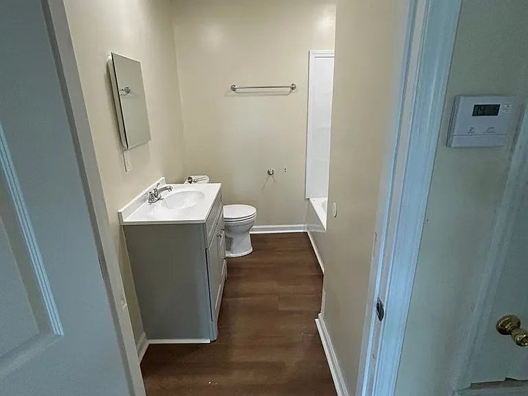221 Warren St — Photo 6