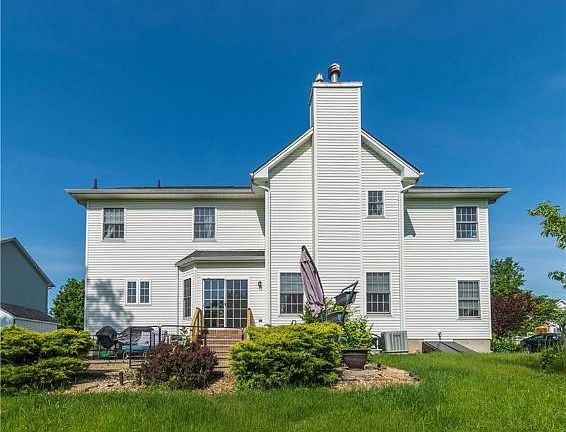 3rd image of 2904 McKinley Ct