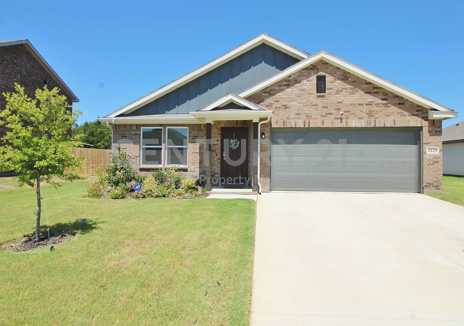Pride of Ownership Shows in This Gorgeous 4/2/2 in Dallas! — Photo 1