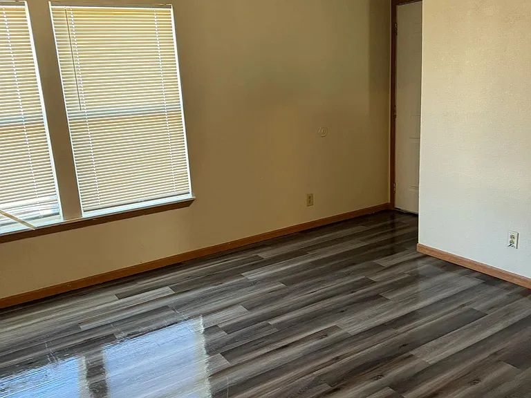 Pine View Apartments — Photo 23