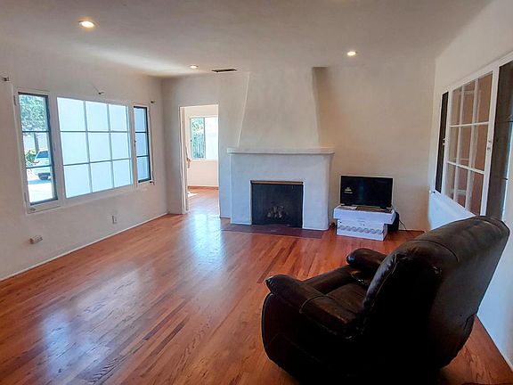 3rd image of 4535 Hollister Ave