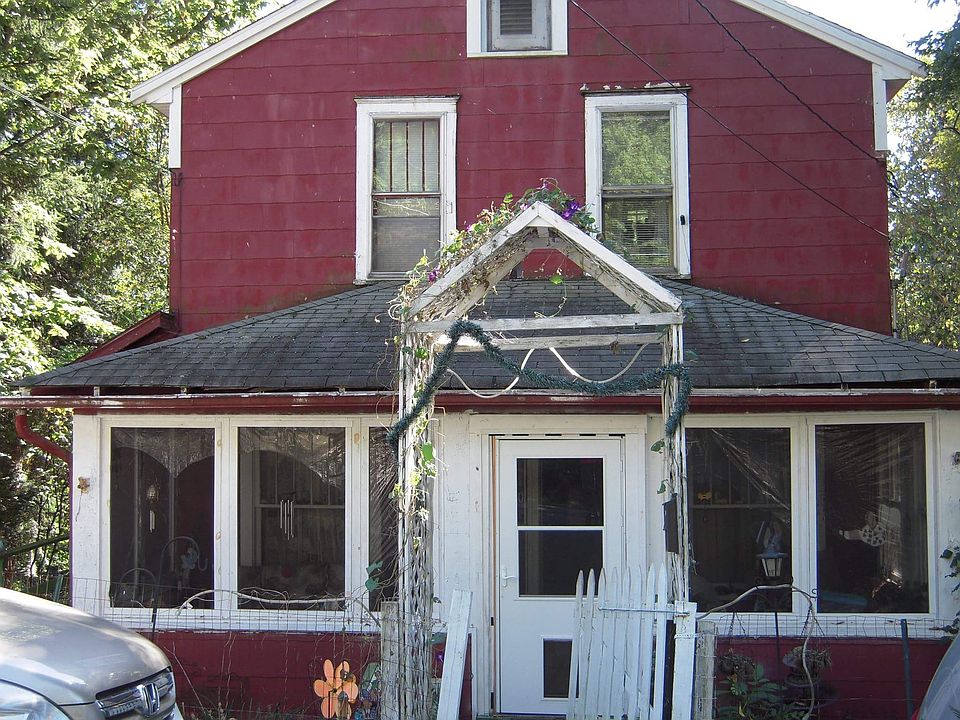 1st image of 1050 Ephriam St