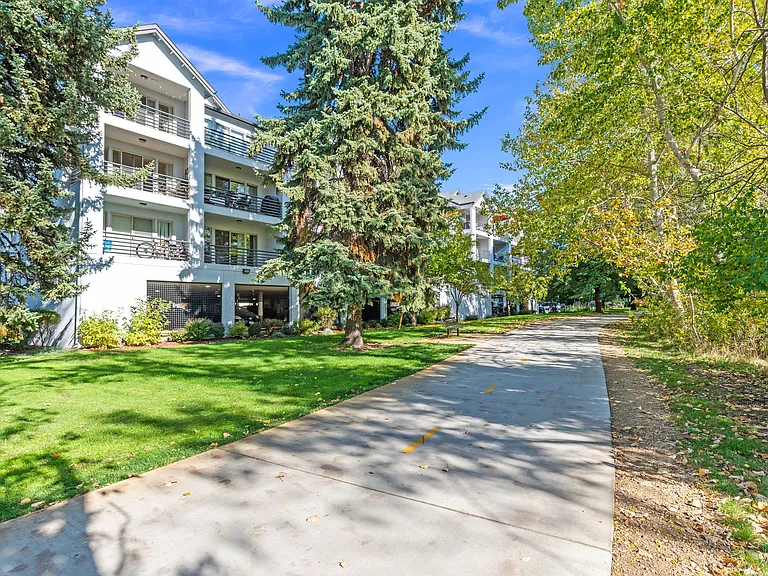 River Walk Apartments — Photo 19