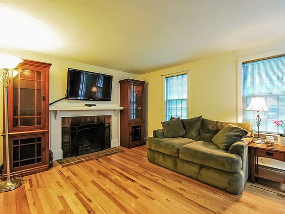 5th image of 35 Pine St