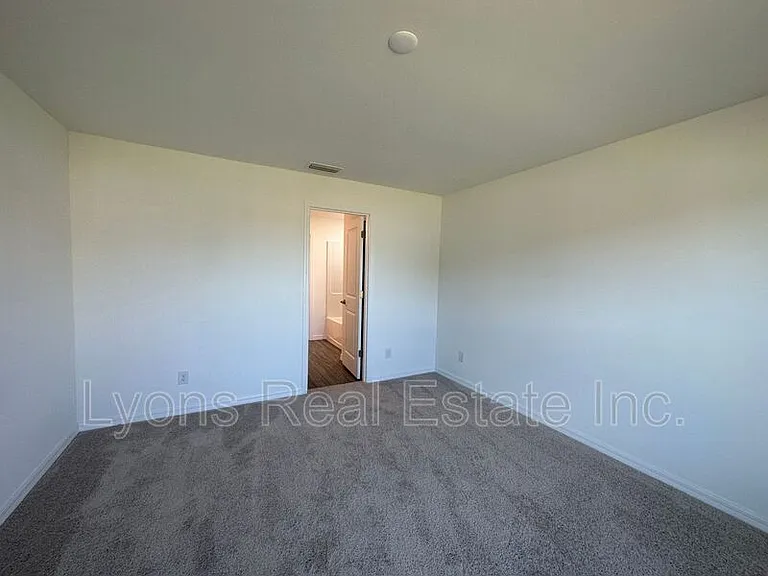 2604 NW 8th Pl — Photo 12