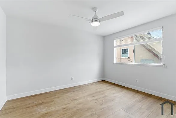 1922 S Hobart Blvd #9 — Photo 16